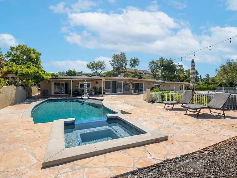 4321 Clear Valley Dr — Photo 52