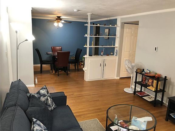 LIVING ROOM PHOTO 3