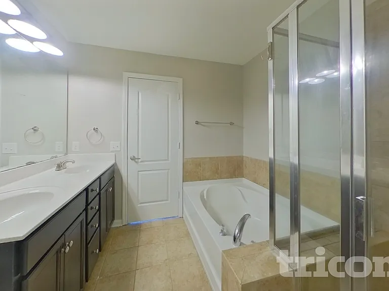 1048 Silverberry St — Photo 7