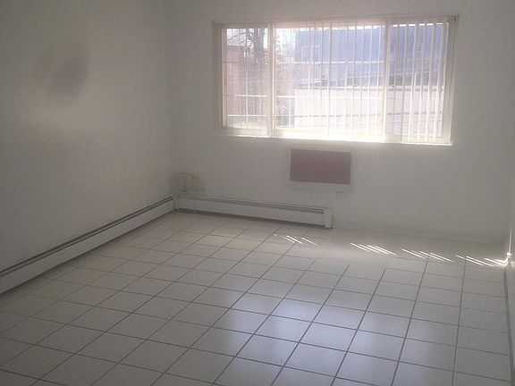 3rd image of 1053 Mace Ave