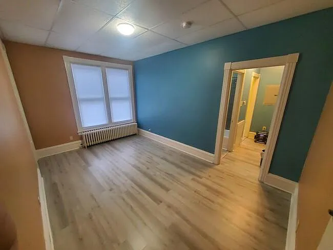 364 N York St — Photo 3