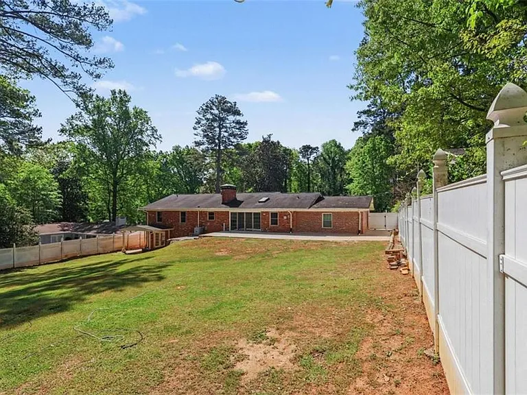 3582 Cloudland Dr — Photo 31