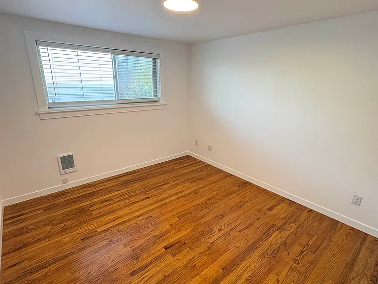 2345 Minor Ave E #14 — Photo 15