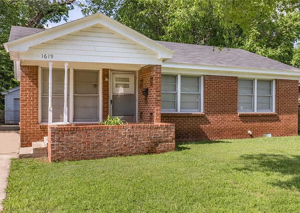 1st image of 1619 Oxford Way