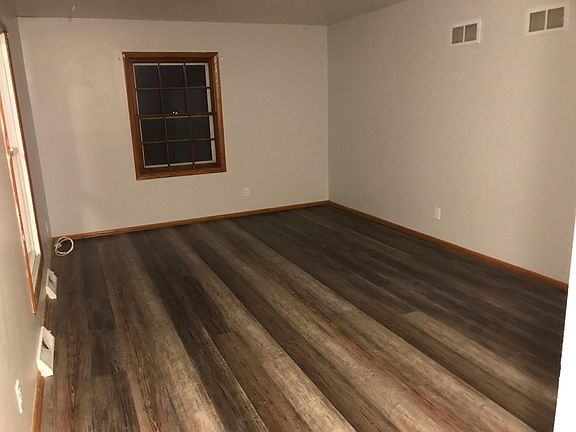 3rd image of 323 N Grandview Blvd