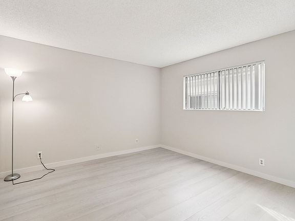 4th image of 725 E Providencia Ave #108