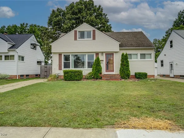 572 E 315th St, Willowick, OH 44095