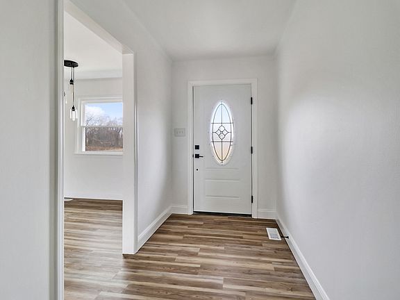5th image of 106 Dearman St