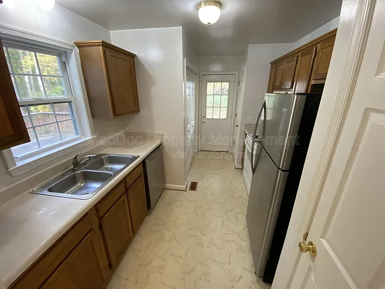 211 Cedar Ridge Dr — Photo 9
