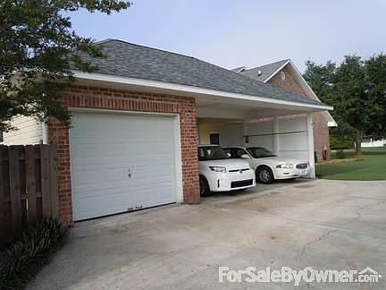 Single Car Garage or Lawnmower Storage : 12ft 1in X 22ft 1in With Attached Double Carport That Measu