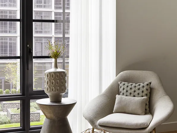 30-02 39th Avenue image 3 of 8