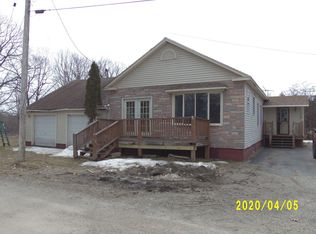 5 Grove St, Howland, ME 04448