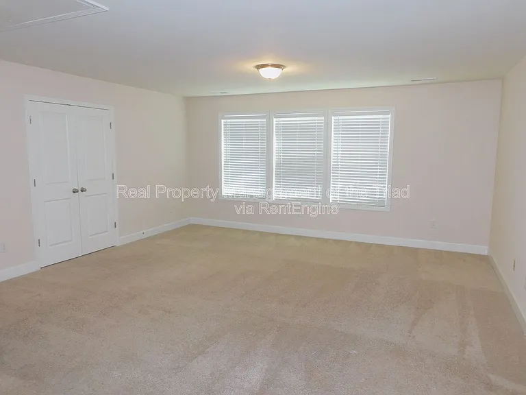 1427 Sawyer Ave — Photo 6