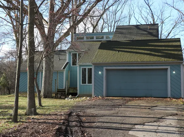 8415 Island Blvd, Grosse Ile, MI 48138