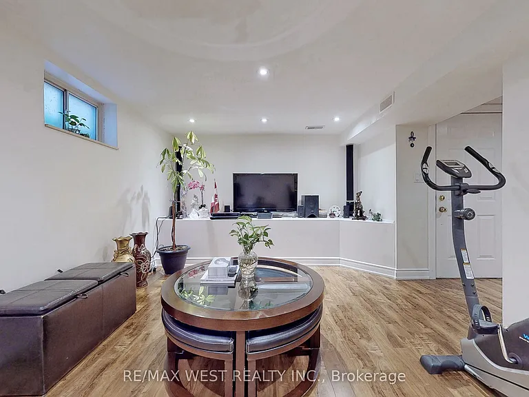 139 Ranee Ave #BASEMENT — Photo 9
