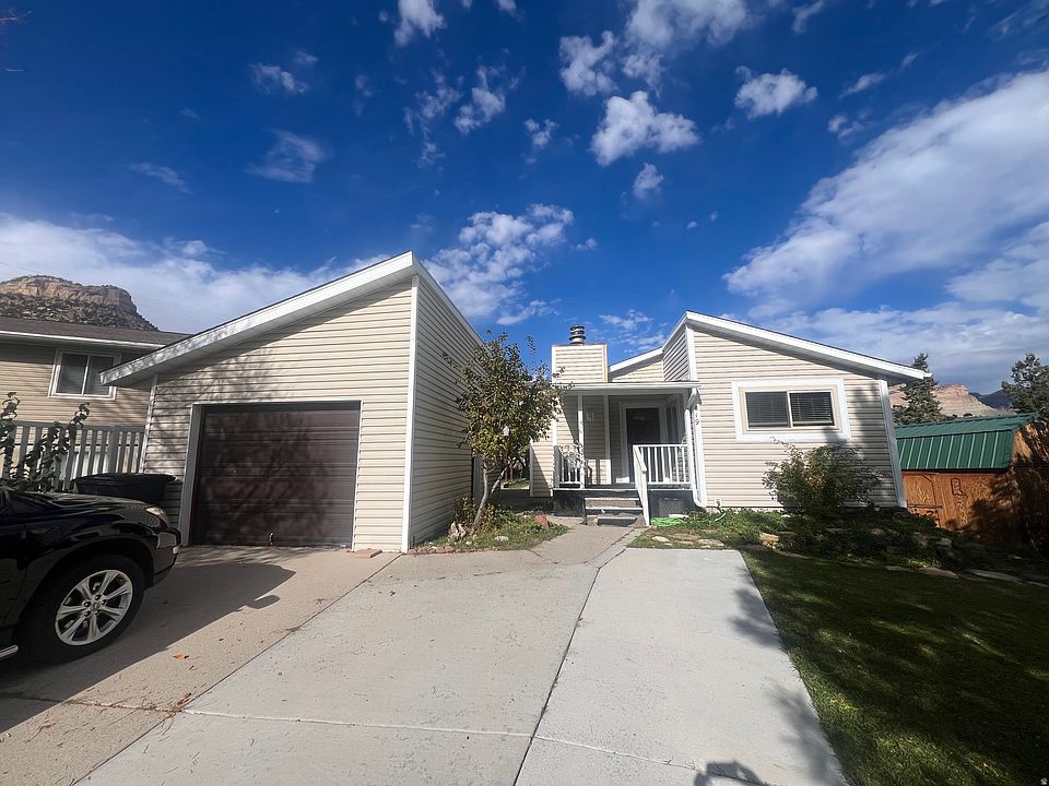 1st image of 819 Castle Gate Cir