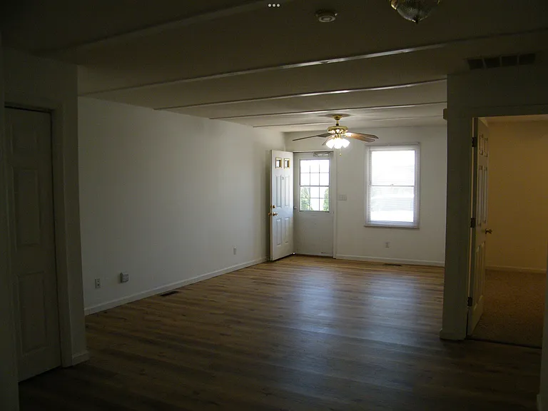314 E Walnut St — Photo 3