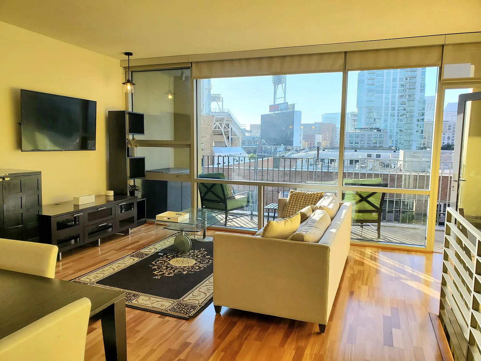321 10th Ave — Photo 3
