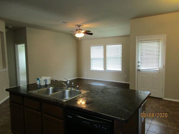 4th image of 1408 Meadow Creek Dr