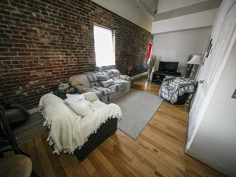 302 Goshen St #203 — Photo 4