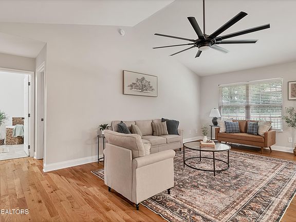 5th image of 2802 Country Meadows Ln