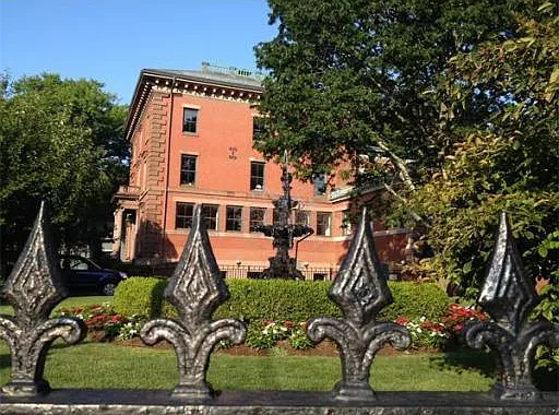 Building Photo 3