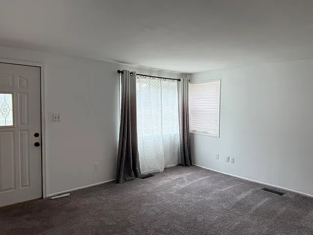 1429 Merrifield Ave — Photo 2
