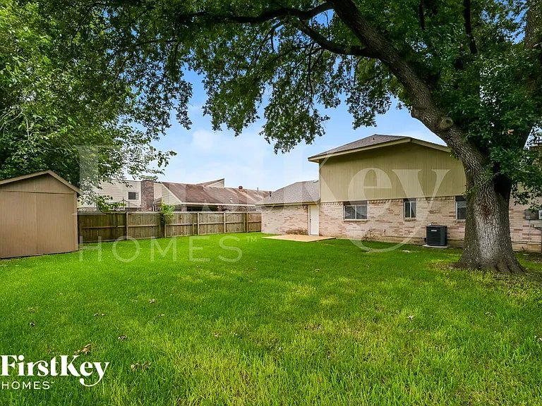 1518 Washington Dr — Photo 15