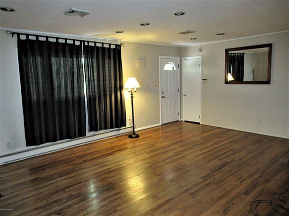 5th image of 240 Sellersville Dr