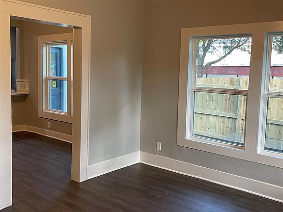 4th image of 3823 Walker St #2