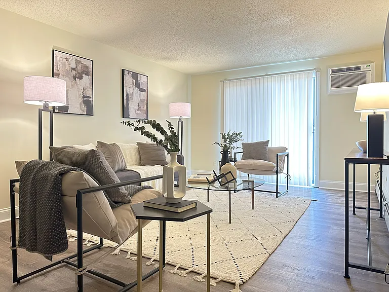 126 Mammoth Rd #27 — Photo 2