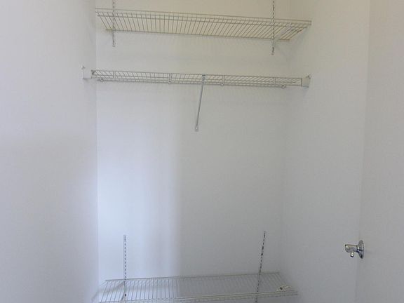 3rd image of 1544 W Glenlake Ave APT 05B