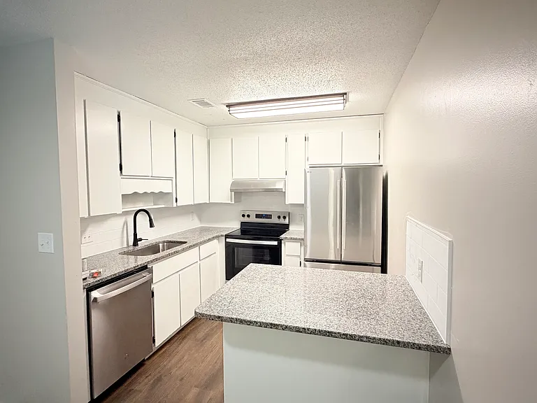 1200 Pinnacle Cir #A — Photo 2