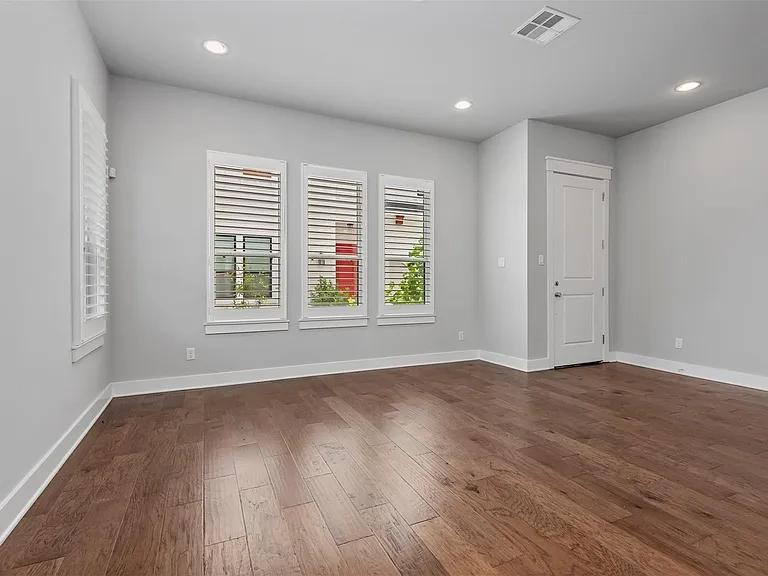 909 Oak St #C — Photo 8