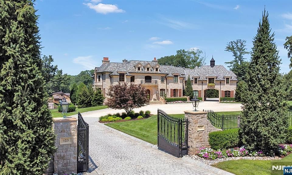 1st image of 123 E Saddle River Rd