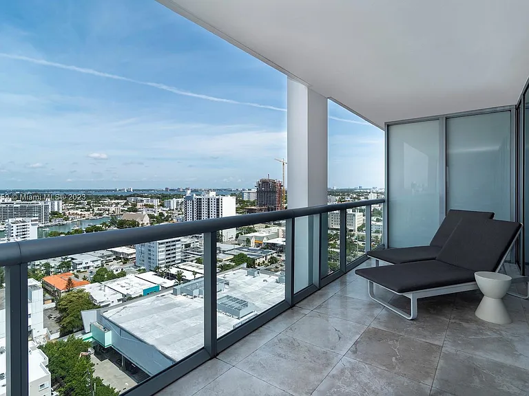 Collins Ave — Photo 13