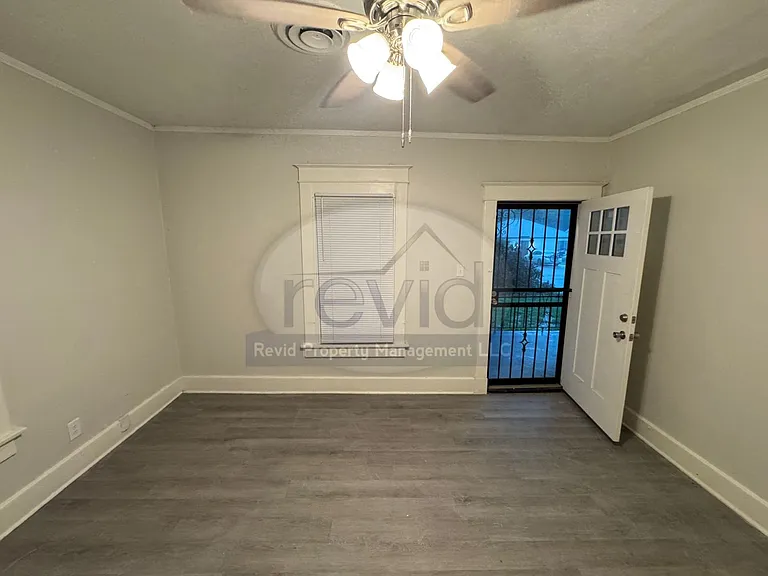 631 S Graham St — Photo 3