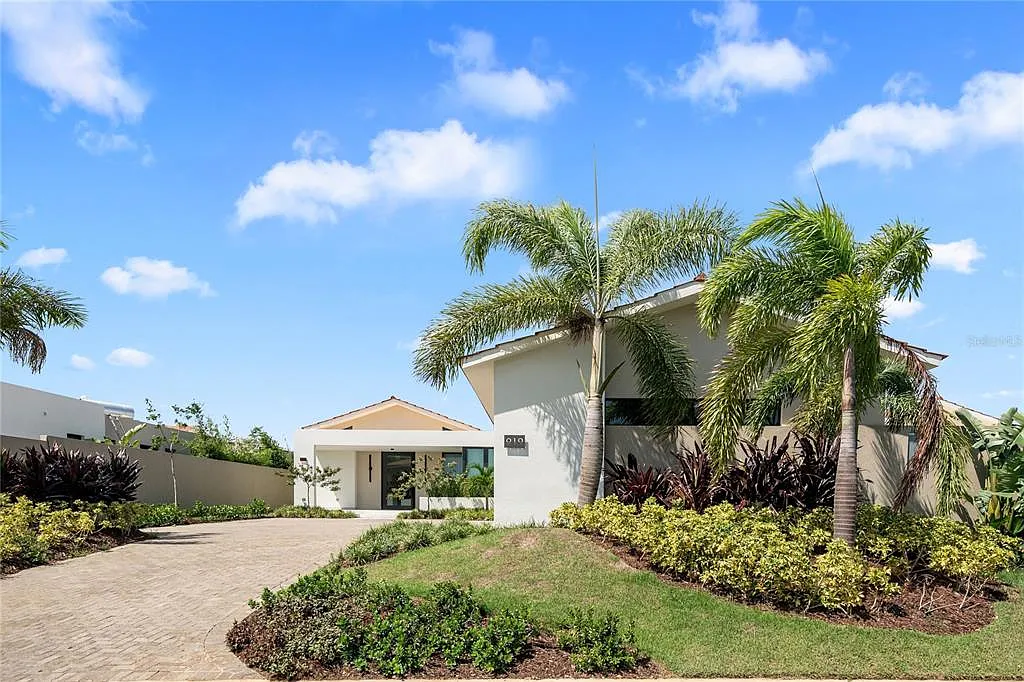 5 bed, 10.0 bath, 4900 sqft, $19,900 — Photo 4