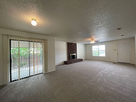 3rd image of 4505 Lago Cir