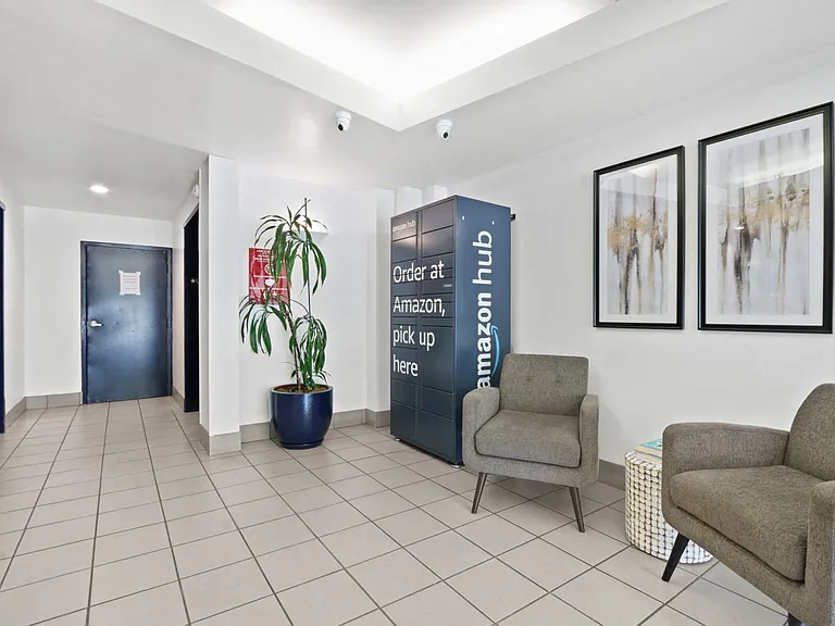 Park Overland Apartments — Photo 32