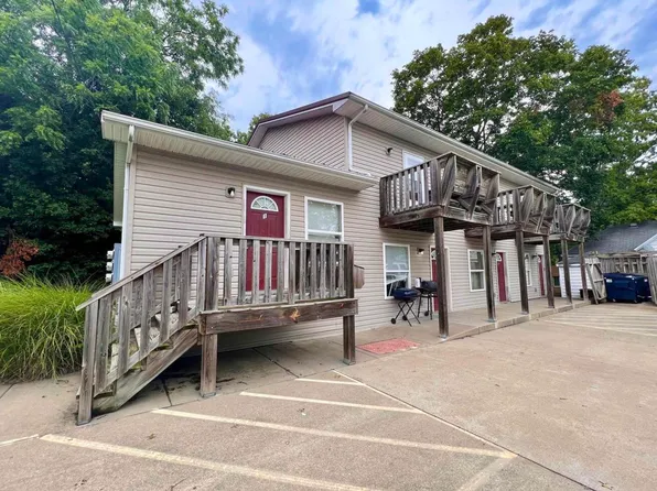 310 E College St, Carbondale, IL 62901