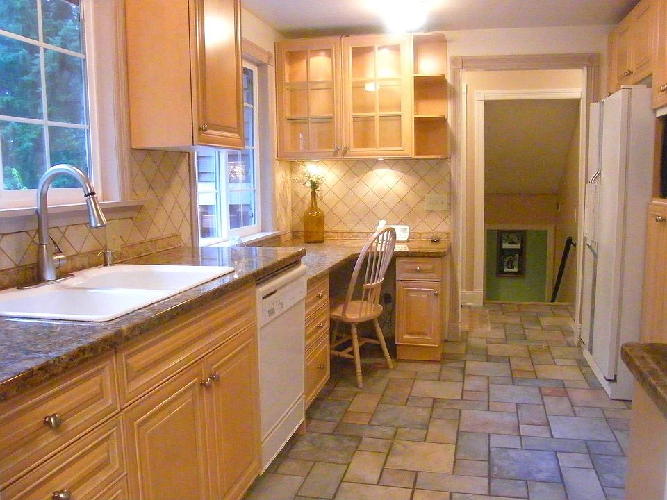 1st image of 675 SW Ellerwood St