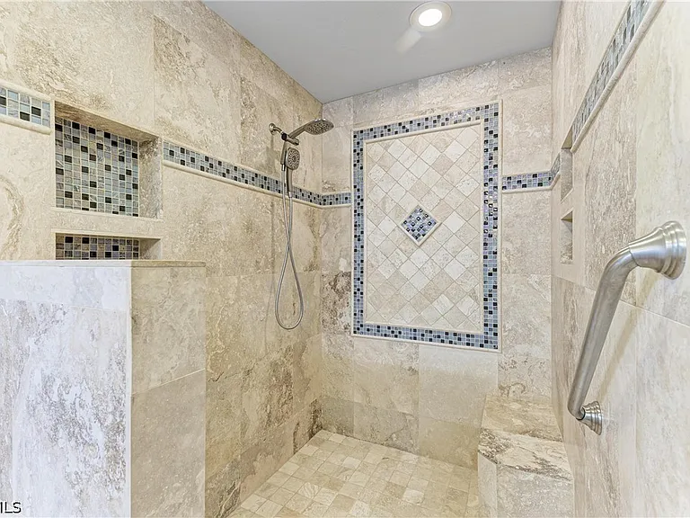14813 Laguna Dr #401 — Photo 34