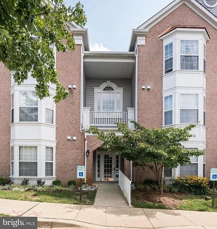 3 bed, 1082 sqft, $2,500 — Photo 1