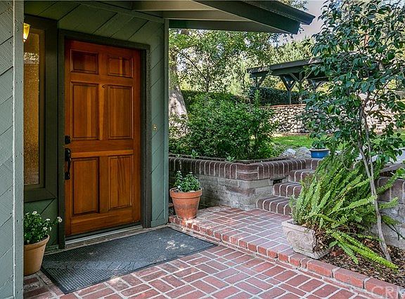 4th image of 468 W Montecito Ave