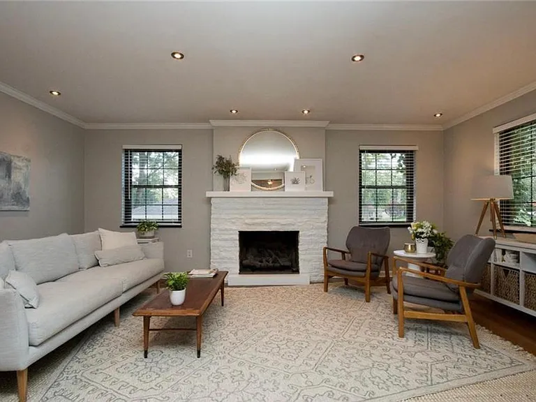 256 Castle Dr — Photo 4