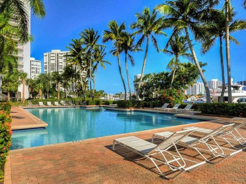 1st image of 3610 Yacht Club Dr APT 512