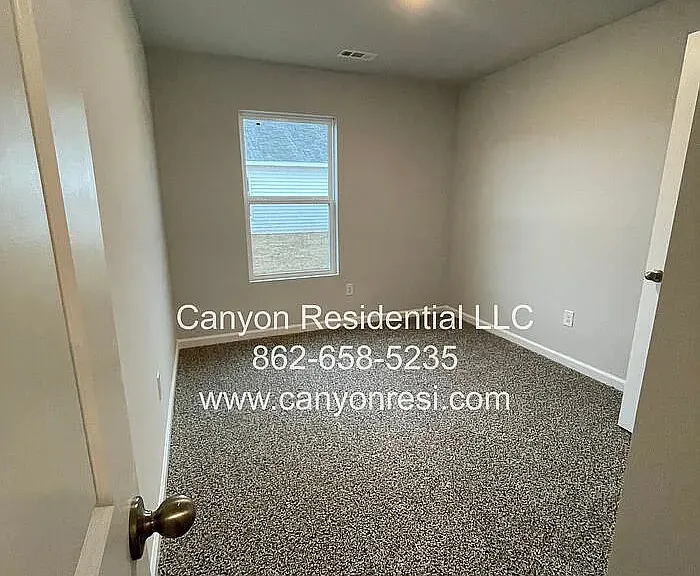 122 Syd Rd — Photo 9