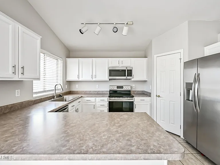 351 N Wildrose — Photo 6