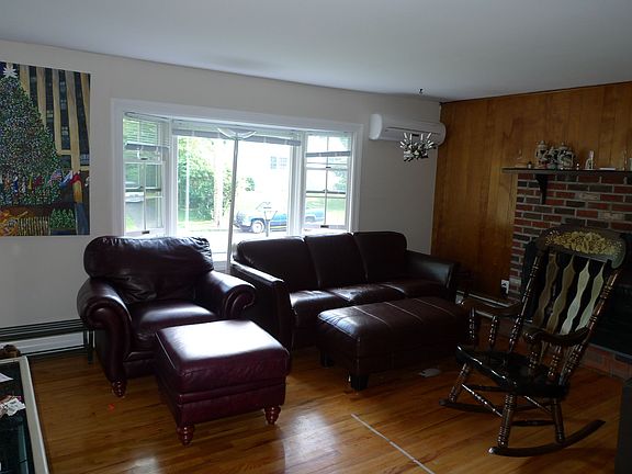 Living Room/Bay Window